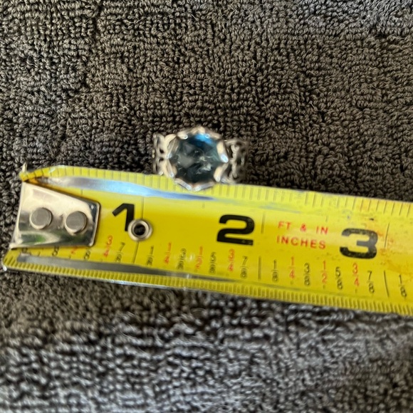 Inspiranza faux sapphire ring! - Picture 5 of 5